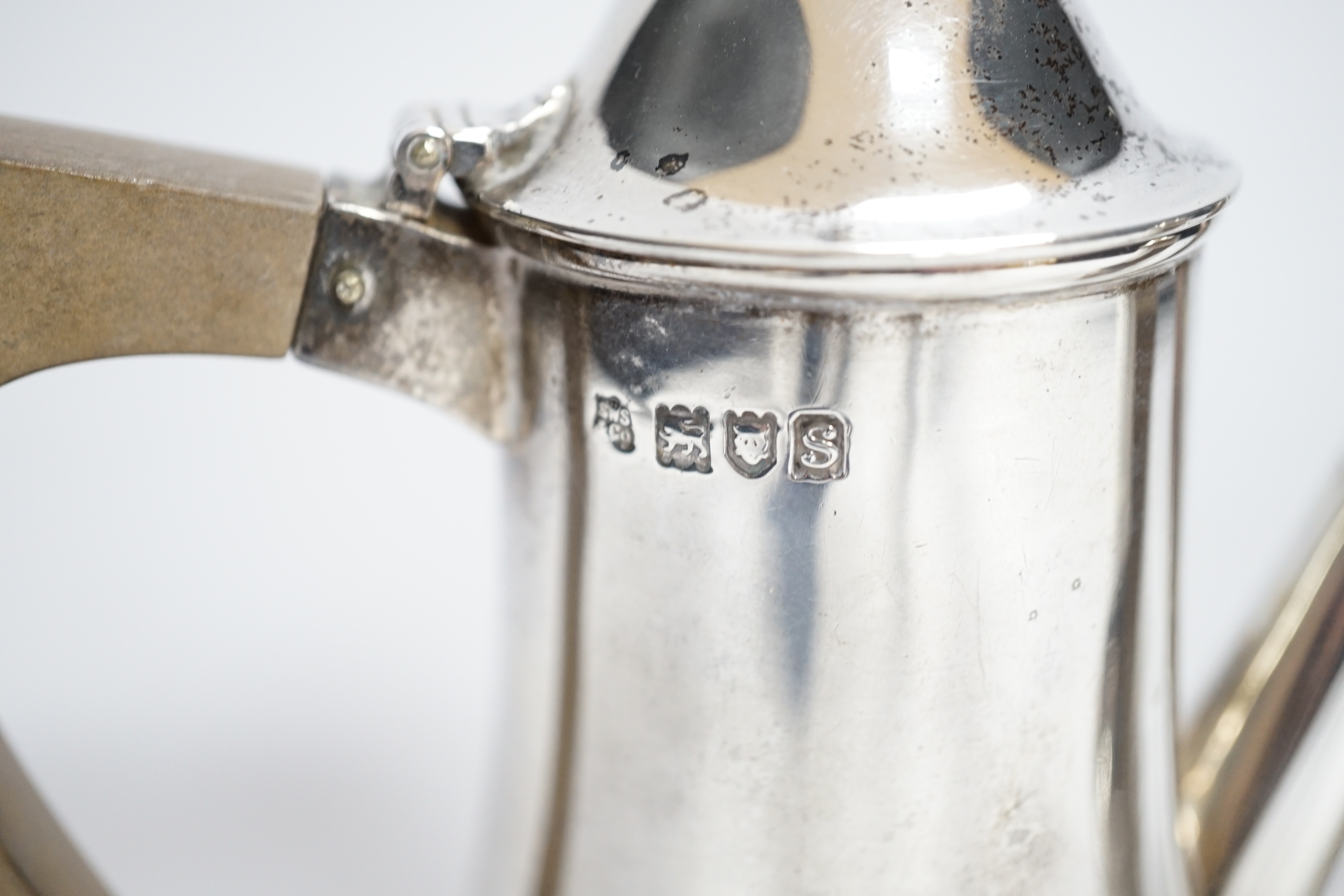 A George V silver bachelors café au lait pair, SW Smith & Co, London, 1913, 16.9cm, gross weight 15.7oz.